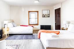 Charming 2BR Near NYC, MetLife & Hackensack Hosp.