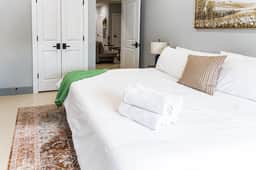 City Life-2 Bedrooms-Free Indoor Parking-20minNYC