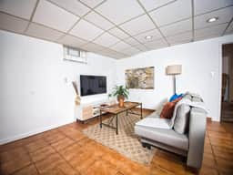 Cozy Apt With King Size Bed- Only 5 Miles to NYC