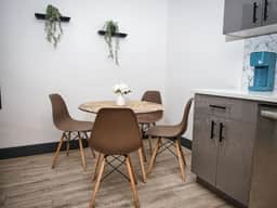 Excellent Location-20 Minutes to NYC-Free Parking