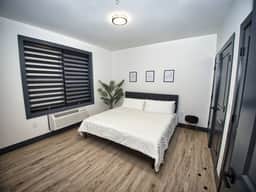Free Indoor Parking| 20 Minutes to NYC| king bed