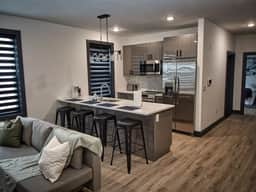 Luxurious and Spacious Apt w/Parking-20 min to NYC