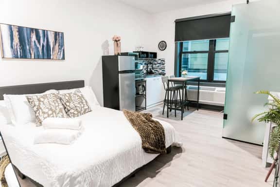 Discover NYC in stylish Studio-25 mins to NYC - Image 1