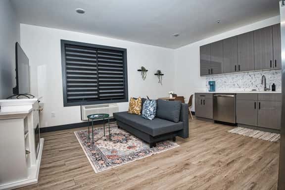 Excellent Location-20 Minutes to NYC-Free Parking - Image 1