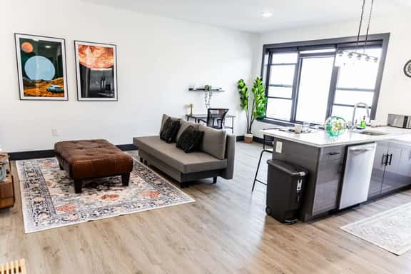Unbeatable Location:25 min to Times Square+Parking - Image 1