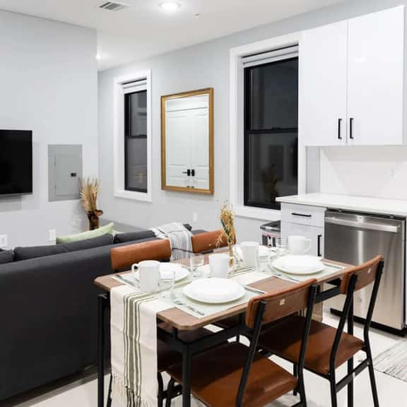 2 Bedroom Apt-City Adventure-Free Parking on Site - Image 1