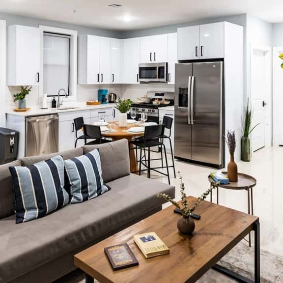 City Life-2 Bedrooms-Free Indoor Parking-20minNYC - Image 1