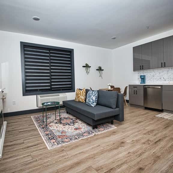 Excellent Location-20 Minutes to NYC-Free Parking - Image 1