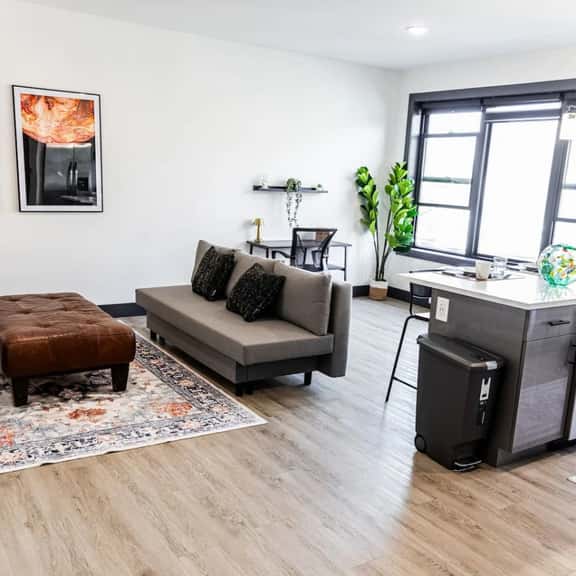 Unbeatable Location:25 min to Times Square+Parking - Image 1