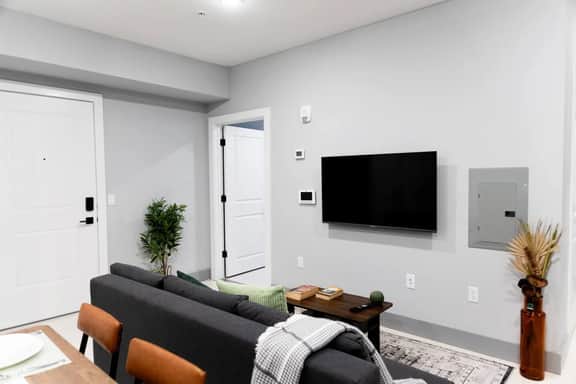 2 Bedroom Apt-City Adventure-Free Parking on Site