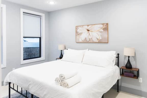 20 Min to Times Square-Stylish 2 BR w/Parking
