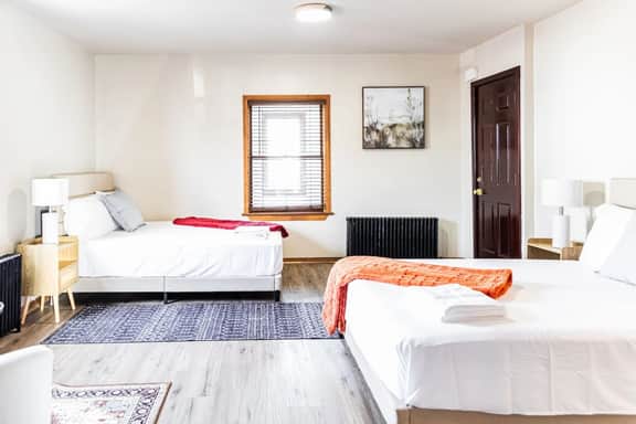Charming 2BR Near NYC, MetLife & Hackensack Hosp.