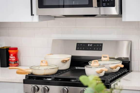City Adventure-Quick NYC Access-2BR-Free Parking