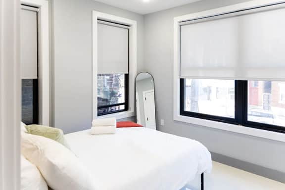 Modern 2BR • Quick NYC Access + Free Parking