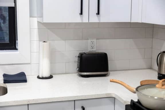 Modern 2BR • Quick NYC Access + Free Parking