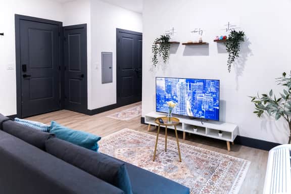 Spacious Apartment Near NYC with Free Indoor Parking
