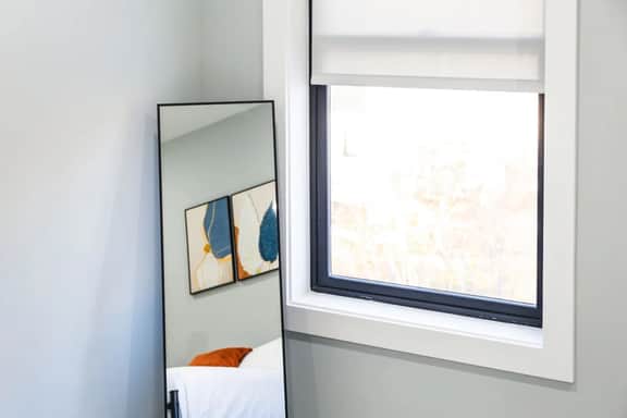 Stylish 2 BR w/ Free Indoor Parking-20 Min to NYC