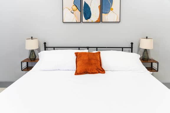 Stylish 2 BR w/ Free Indoor Parking-20 Min to NYC