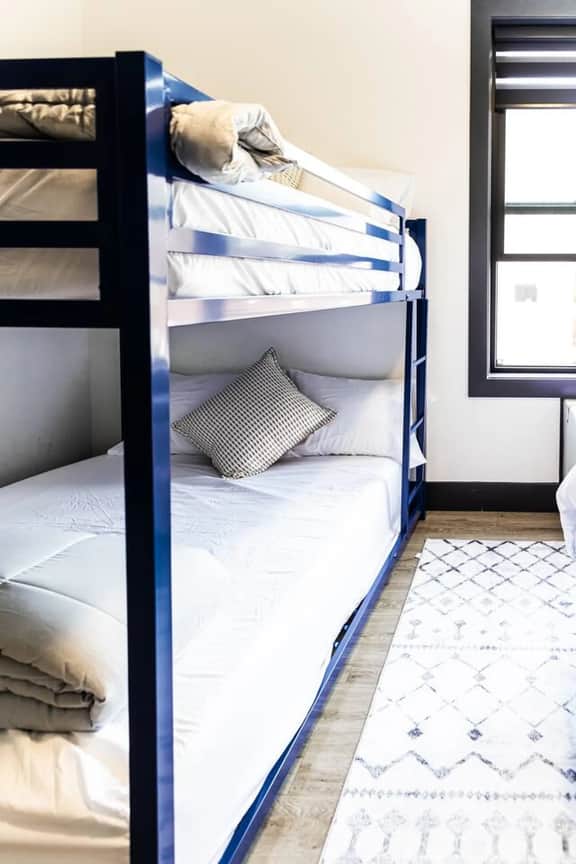 Unbeatable Location:25 min to Times Square+Parking