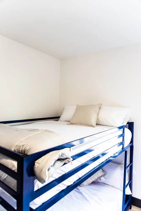 Unbeatable Location:25 min to Times Square+Parking