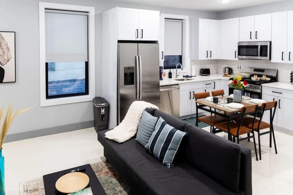 Modern 2BR • Quick NYC Access + Free Parking